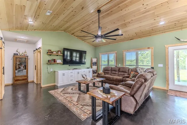 $600,000 | 15191 Pecan Drive, Lebanon, MO 65536