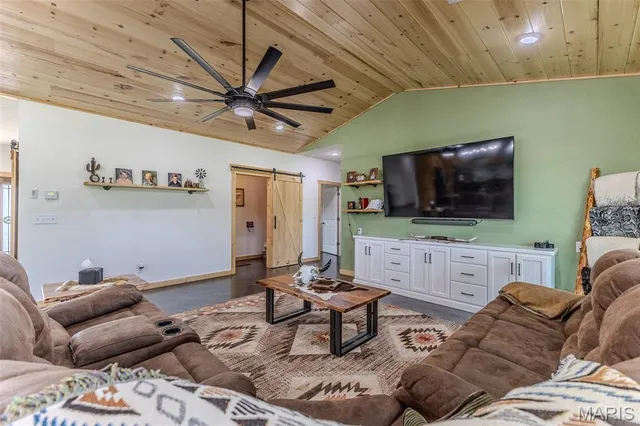 $600,000 | 15191 Pecan Drive, Lebanon, MO 65536