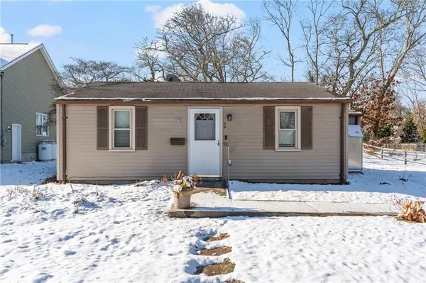 $2,200 | 84 Oak Street, South Kingstown, RI 02879