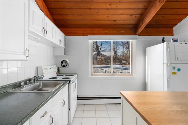 $2,200 | 84 Oak Street, South Kingstown, RI 02879