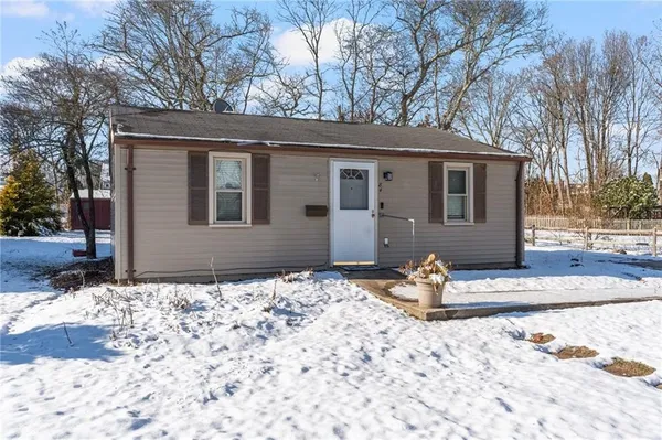 $2,200 | 84 Oak Street, South Kingstown, RI 02879