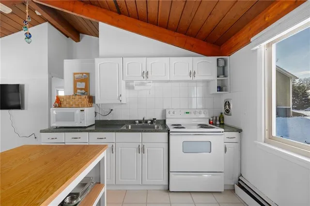 $2,200 | 84 Oak Street, South Kingstown, RI 02879