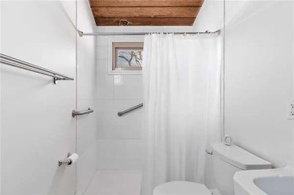 $2,200 | 84 Oak Street, South Kingstown, RI 02879