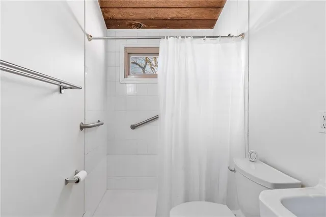 $2,200 | 84 Oak Street, South Kingstown, RI 02879