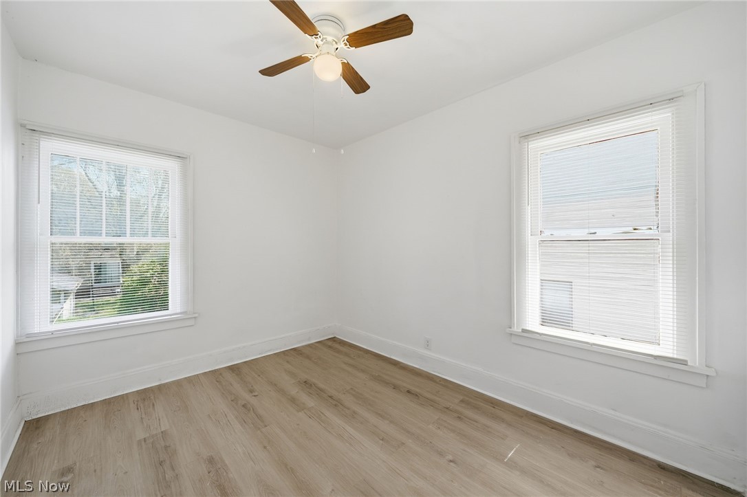 829 Helmsdale Road Cleveland, OH 44112 - Photo 18 of 26