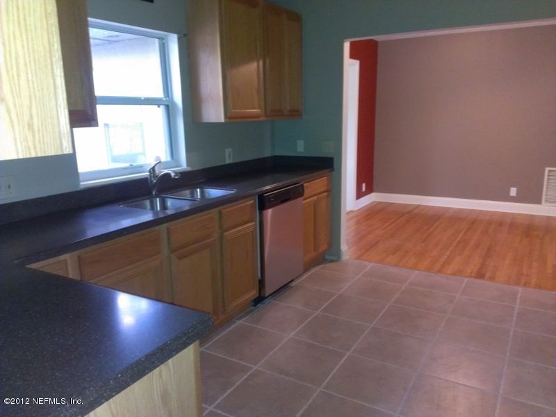 1715 Samontee Road Jacksonville, FL 32211 - Photo 6 of 18 Kitchen