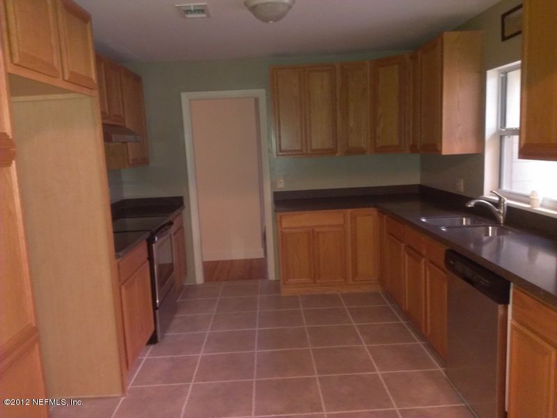 1715 Samontee Road Jacksonville, FL 32211 - Photo 9 of 18 Kitchen
