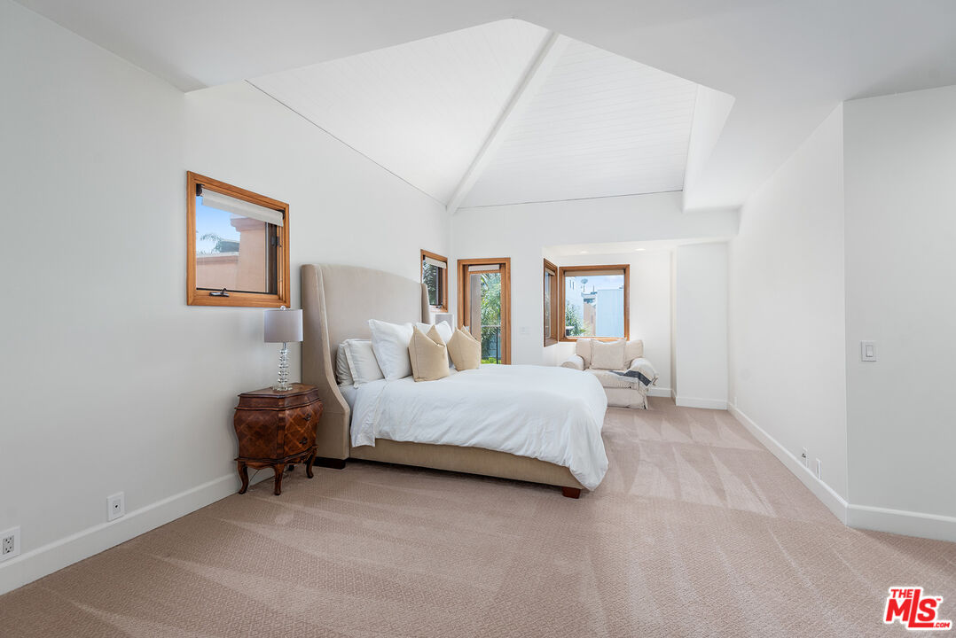 117 Ketch Mall Marina del Rey, CA 90292 - Photo 14 of 43 a spacious bedroom with a bed and cabinet