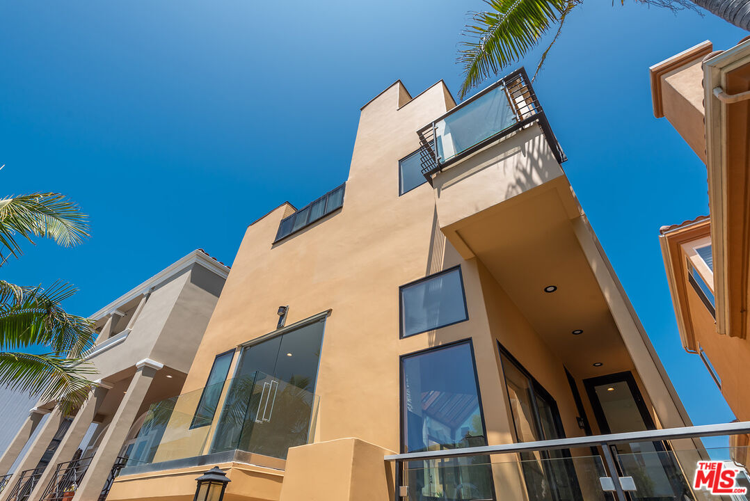 117 Ketch Mall Marina del Rey, CA 90292 - Photo 30 of 43 a view of balcony with wooden floor