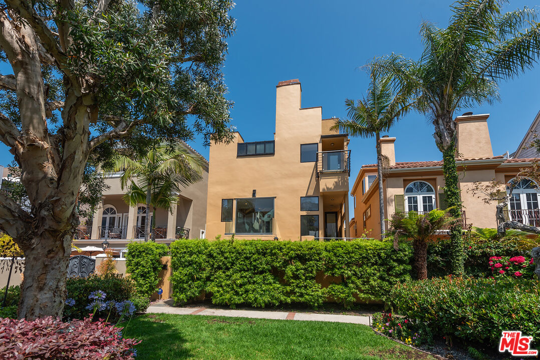 117 Ketch Mall Marina del Rey, CA 90292 - Photo 38 of 43 a front view of multi story residential apartment building with yard and green space