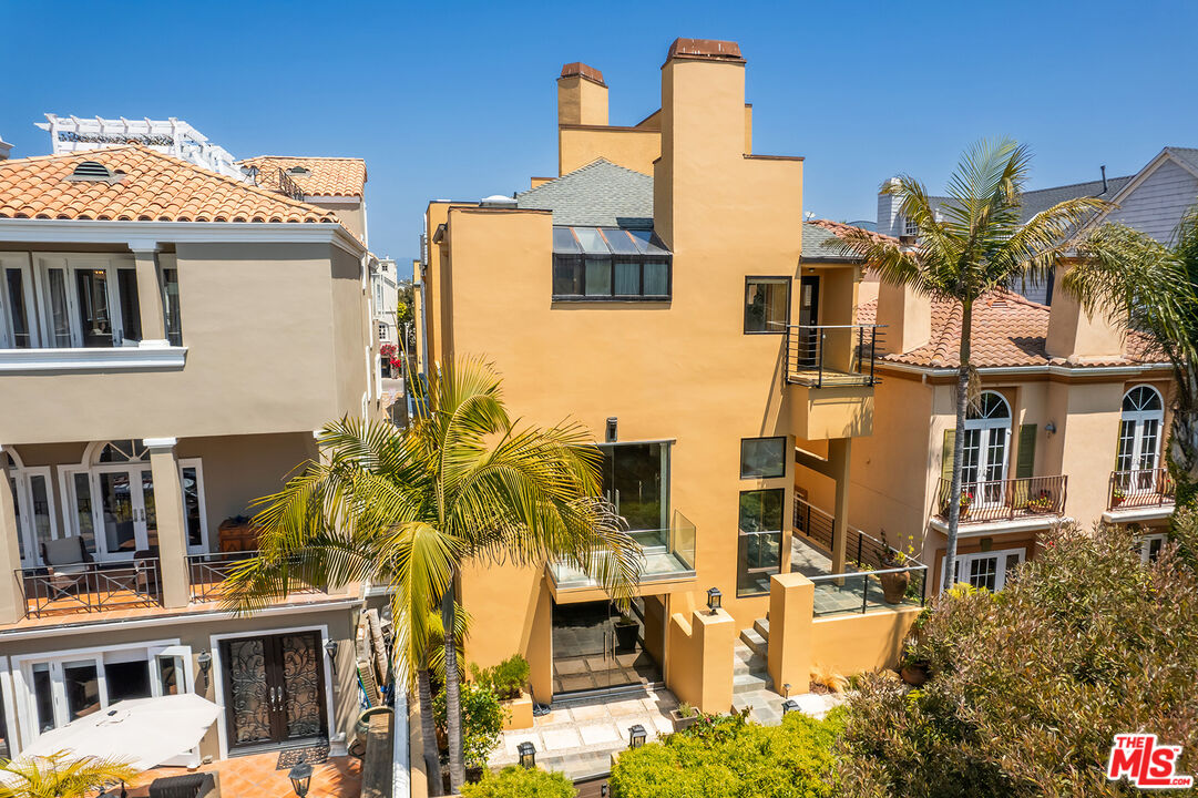 117 Ketch Mall Marina del Rey, CA 90292 - Photo 40 of 43 a front view of a multi story residential apartment building