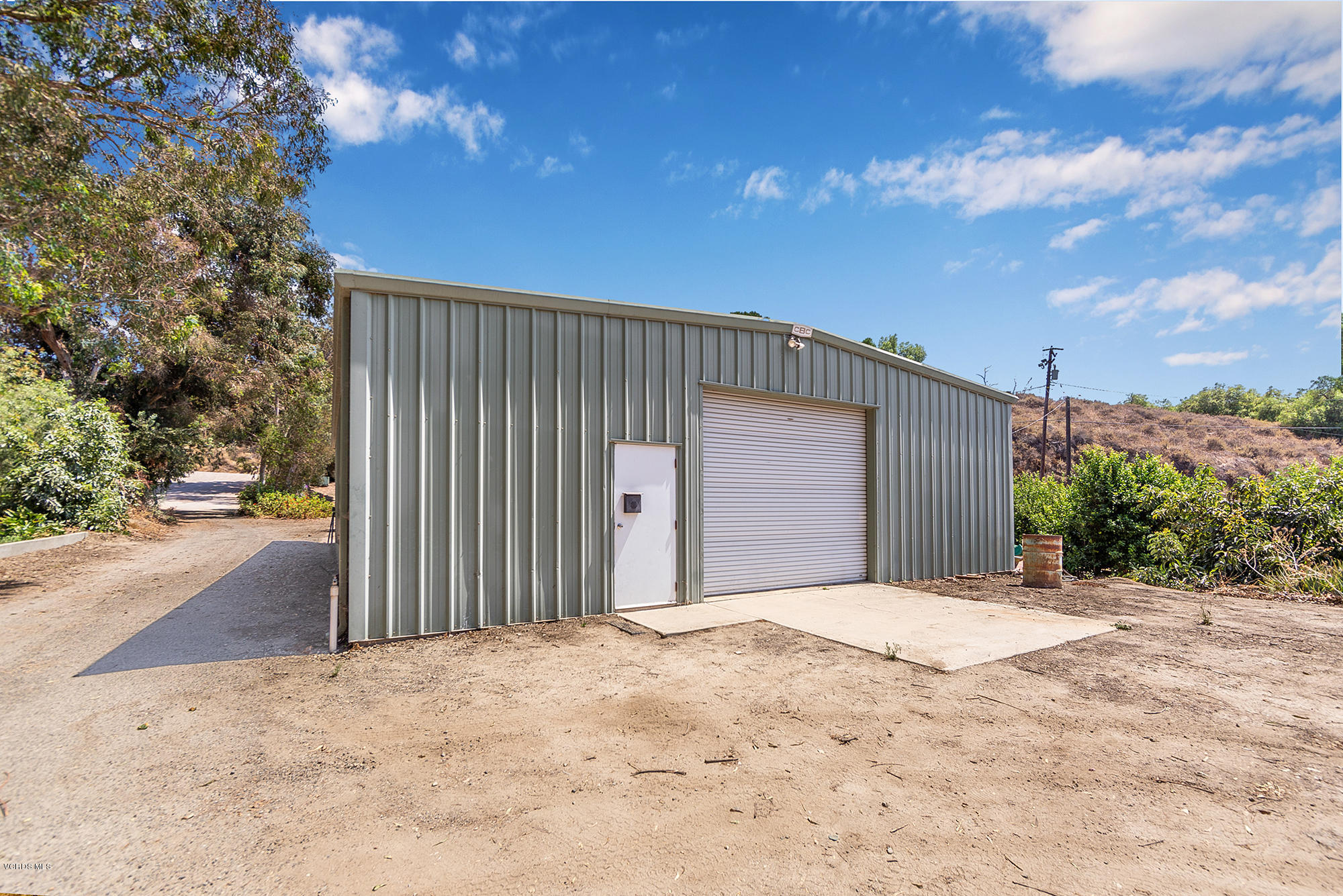 10089 Stockton Road Moorpark, CA 93021 - Photo 5 of 39 a backyard of a house