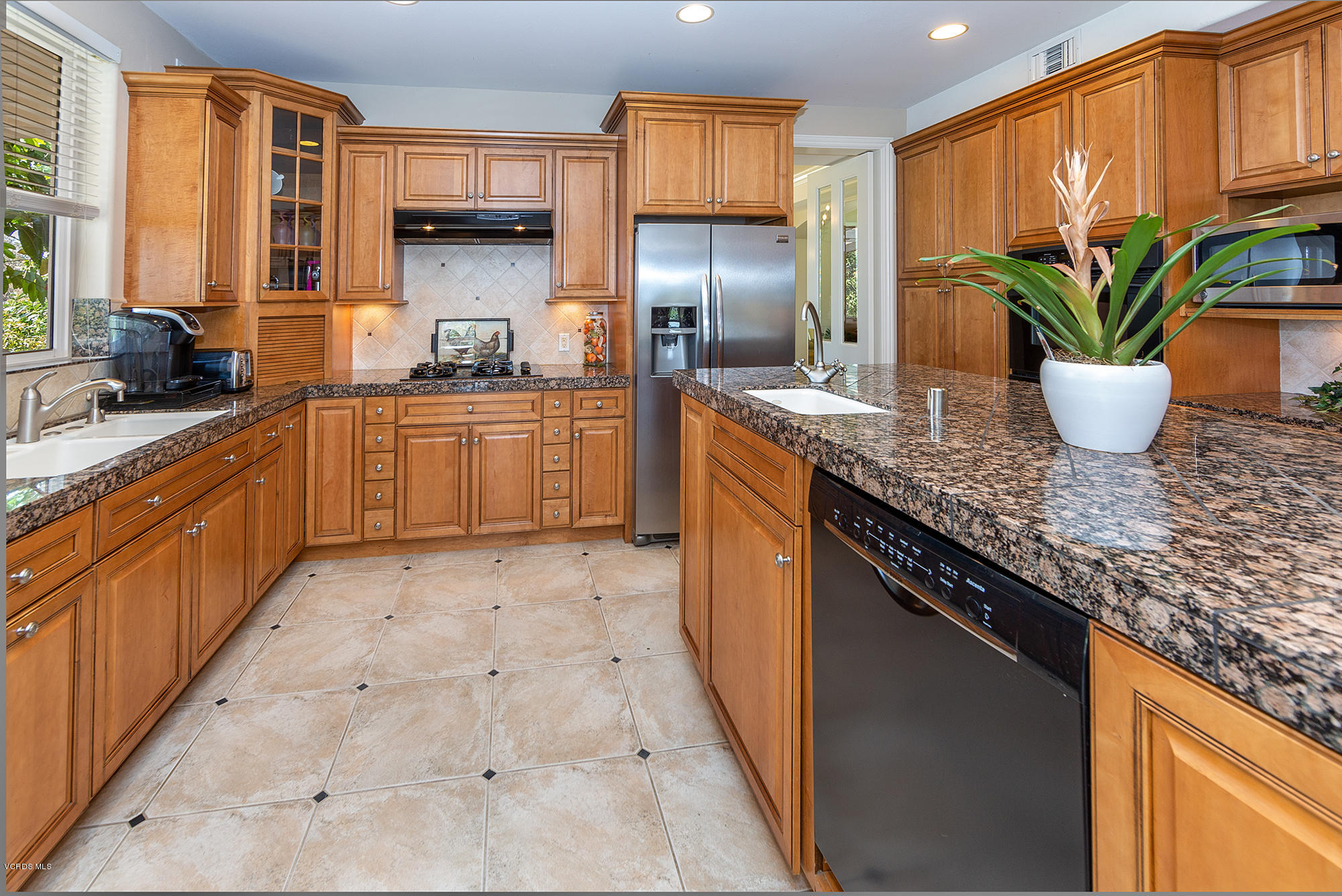 10089 Stockton Road Moorpark, CA 93021 - Photo 9 of 39 a kitchen with stainless steel appliances granite countertop a sink dishwasher stove and refrigerator