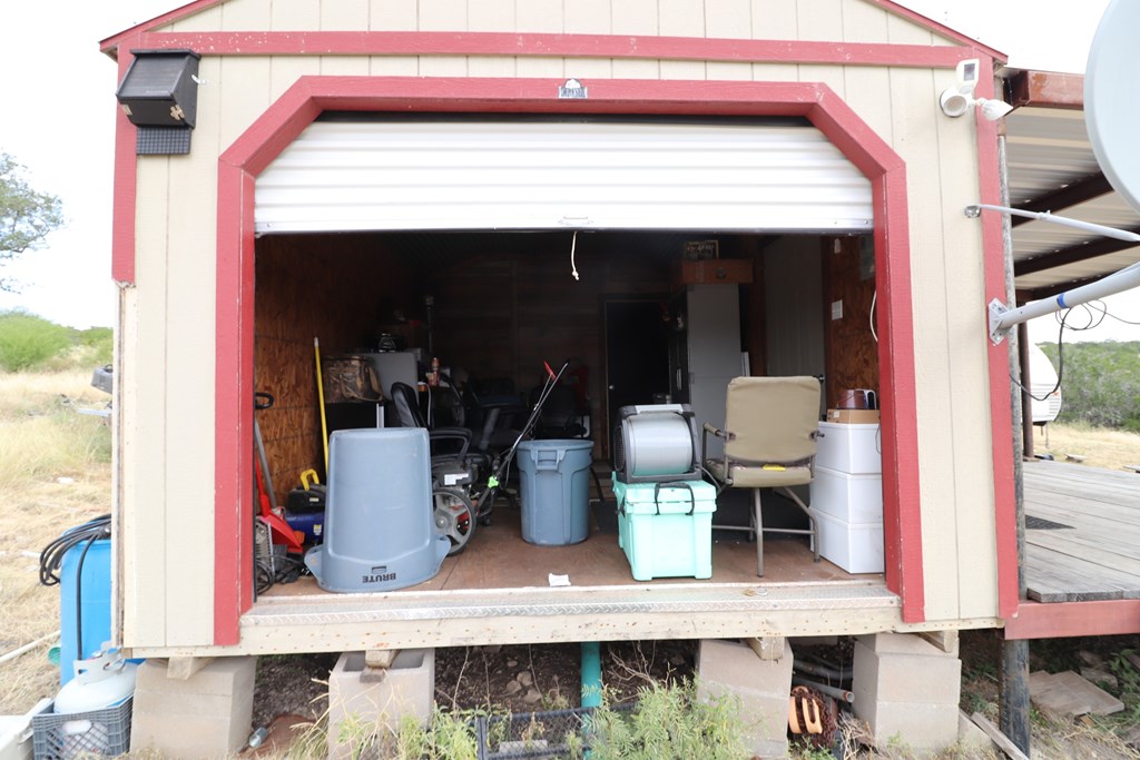 2 Sd 45682 Rocksprings, TX 78880 - Photo 72 of 72 a view of living room with furniture and lamp