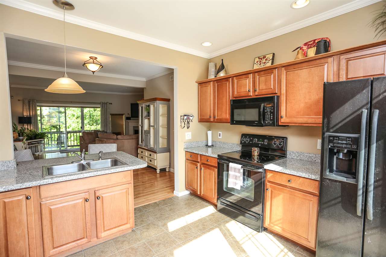 95 Hackett Hill Road, Unit 95 Manchester, NH 03102 - Photo 4 of 31