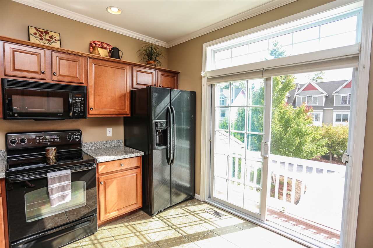 95 Hackett Hill Road, Unit 95 Manchester, NH 03102 - Photo 5 of 31