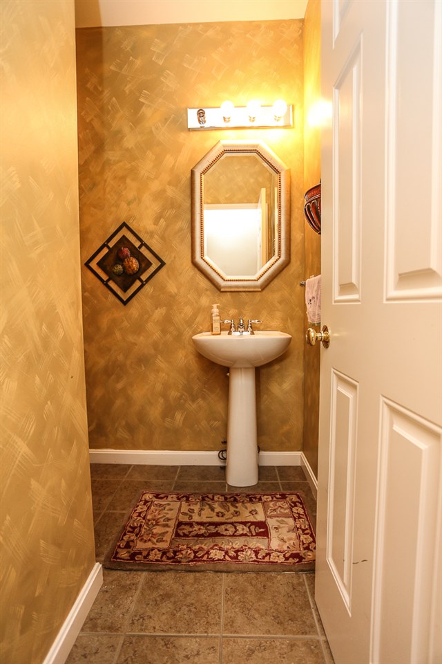 95 Hackett Hill Road, Unit 95 Manchester, NH 03102 - Photo 10 of 31