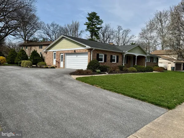 $390,000 | 436 Hunting Park Lane, York, PA 17402