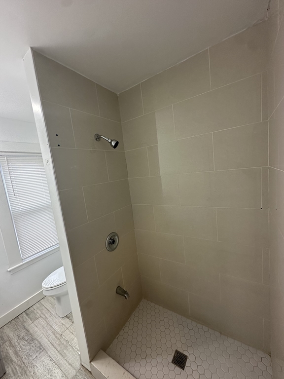 30 Clement Avenue, Unit 2 Peabody, MA 01960 - Photo 11 of 35 a bathroom with a tub