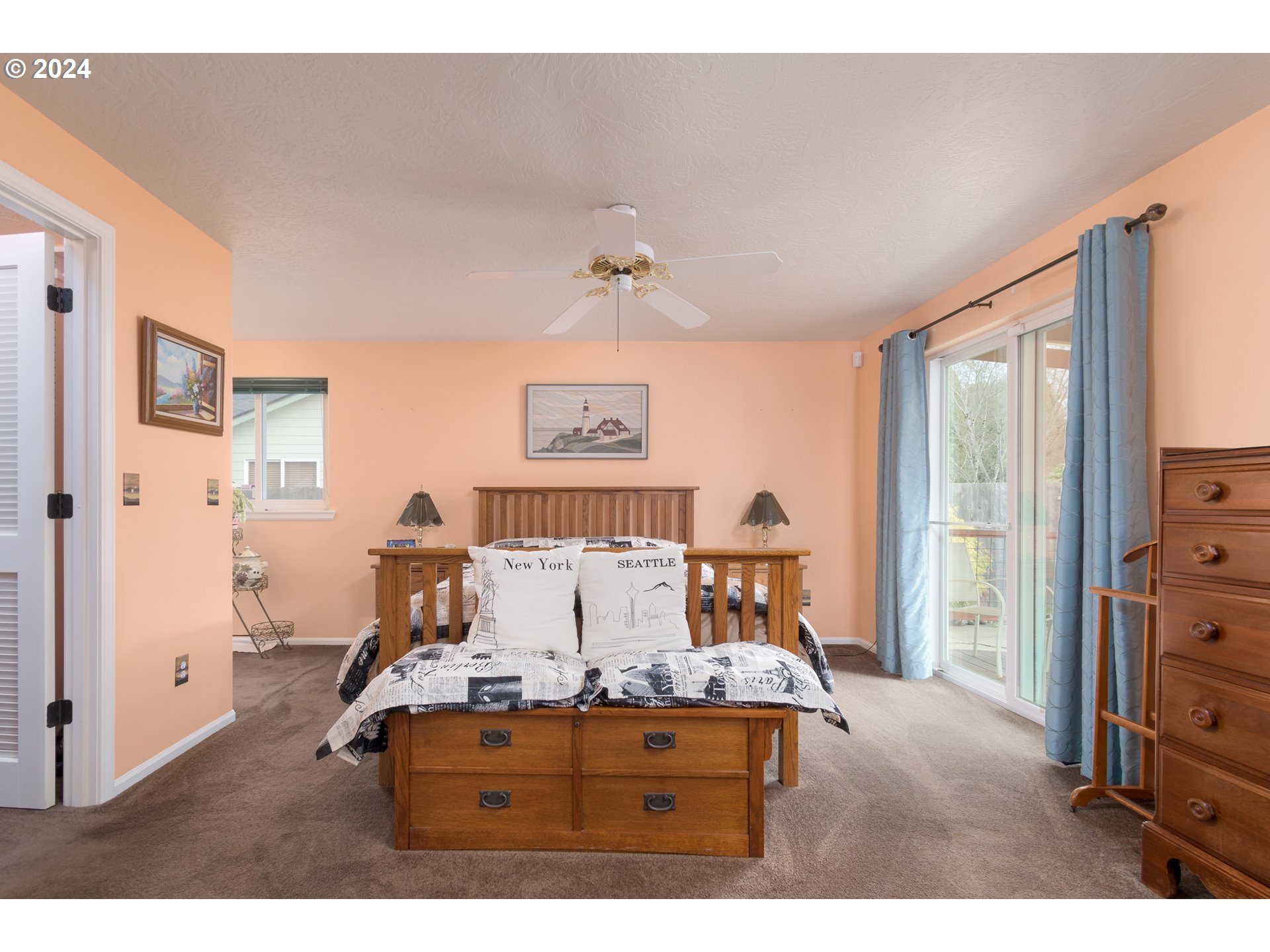 2969 Brett Loop Eugene, OR 97404 - Photo 17 of 33 a living room with furniture and a window