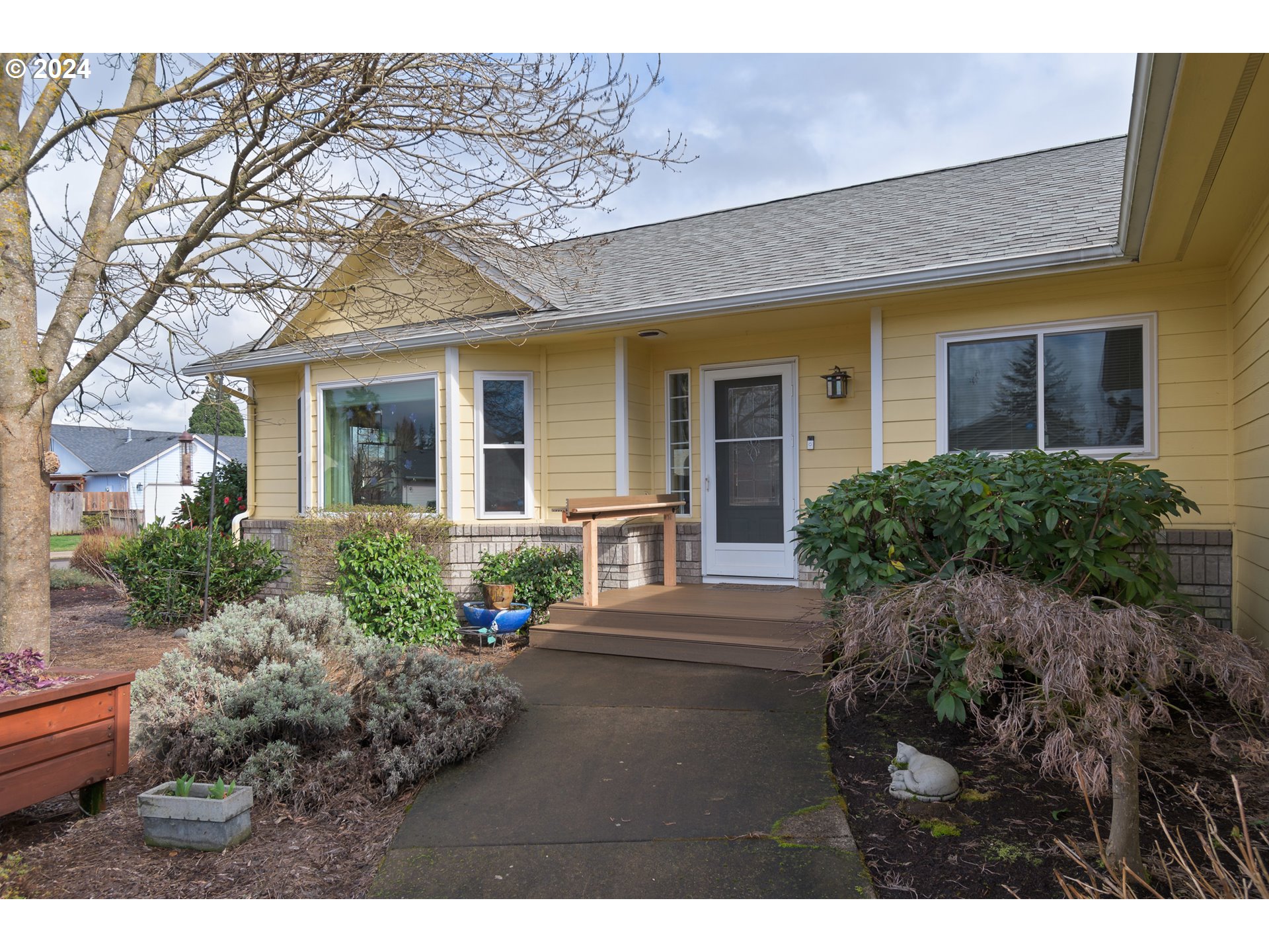 2969 Brett Loop Eugene, OR 97404 - Photo 6 of 33 a house view with a outdoor space