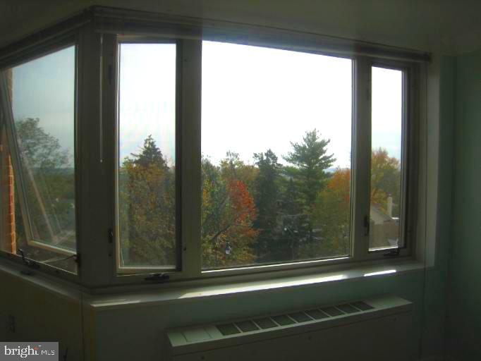 2800 Wisconsin Avenue Northwest, Unit 601 Washington, DC 20007 - Photo 17 of 28 a bathroom with a glass shower door