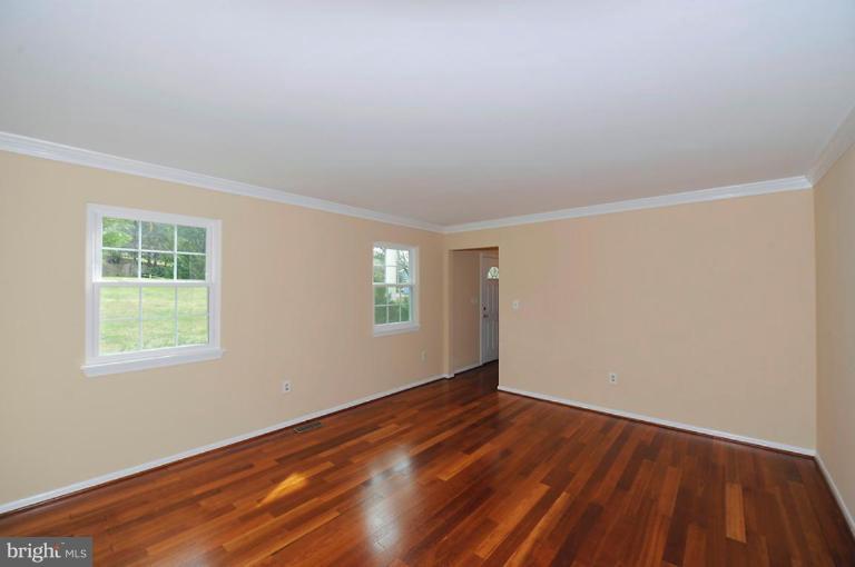 4227 Jackson Mill Road Haymarket, VA 20169 - Photo 12 of 25 Living Room