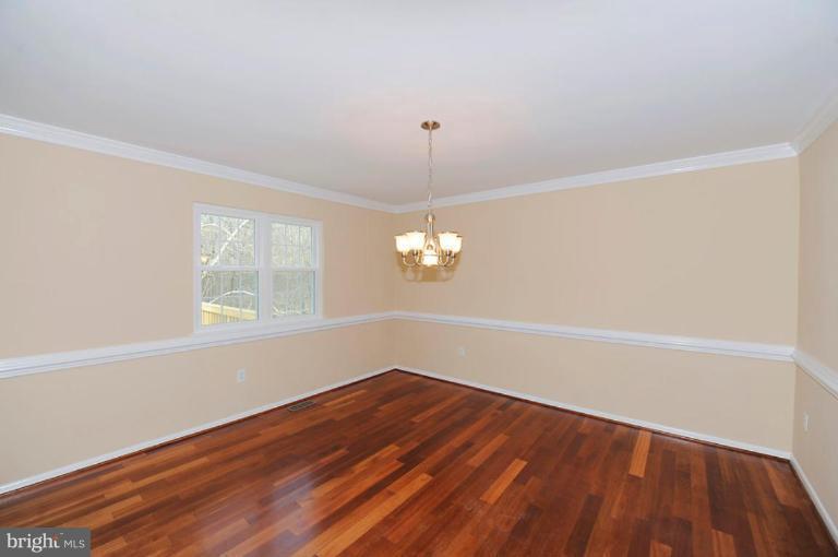 4227 Jackson Mill Road Haymarket, VA 20169 - Photo 14 of 25 Apartment Living Room