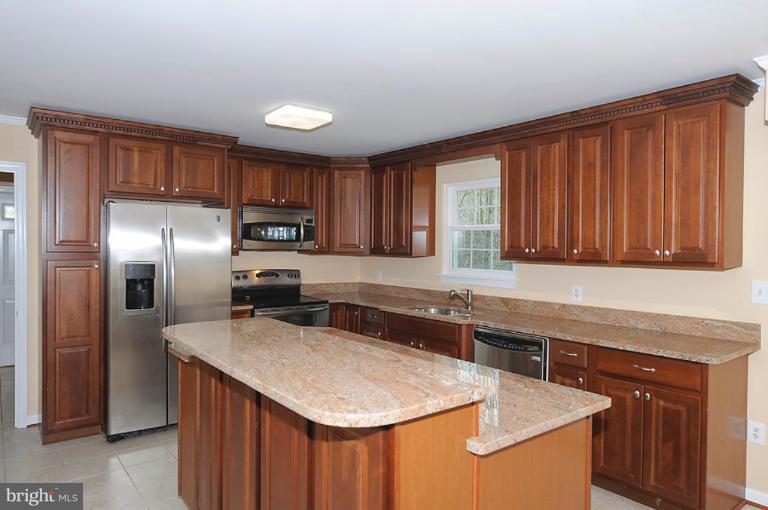 4227 Jackson Mill Road Haymarket, VA 20169 - Photo 4 of 25 Kitchen
