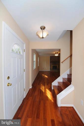 4227 Jackson Mill Road Haymarket, VA 20169 - Photo 5 of 25 Hallway