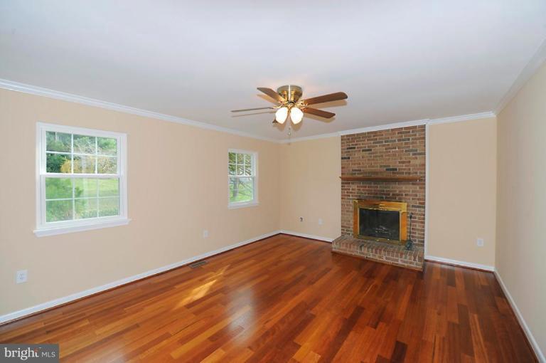 4227 Jackson Mill Road Haymarket, VA 20169 - Photo 8 of 25 Family Room