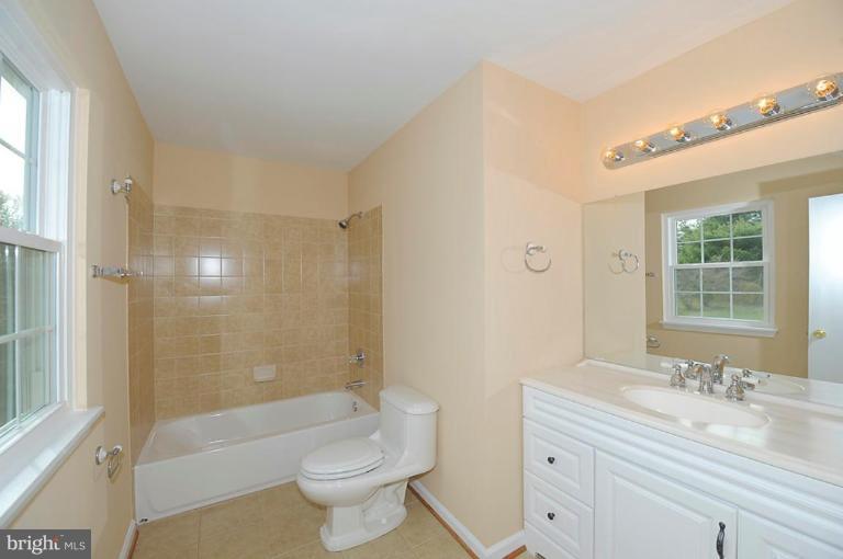 4227 Jackson Mill Road Haymarket, VA 20169 - Photo 9 of 25 Master Bath