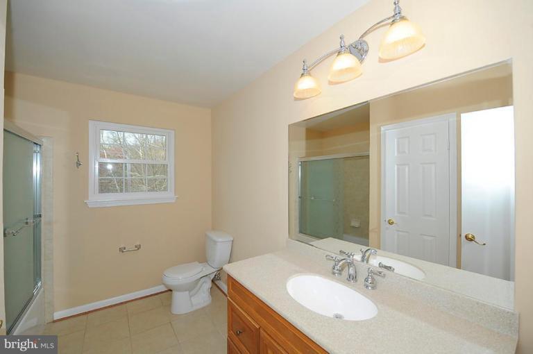4227 Jackson Mill Road Haymarket, VA 20169 - Photo 10 of 25 Master Bath #2