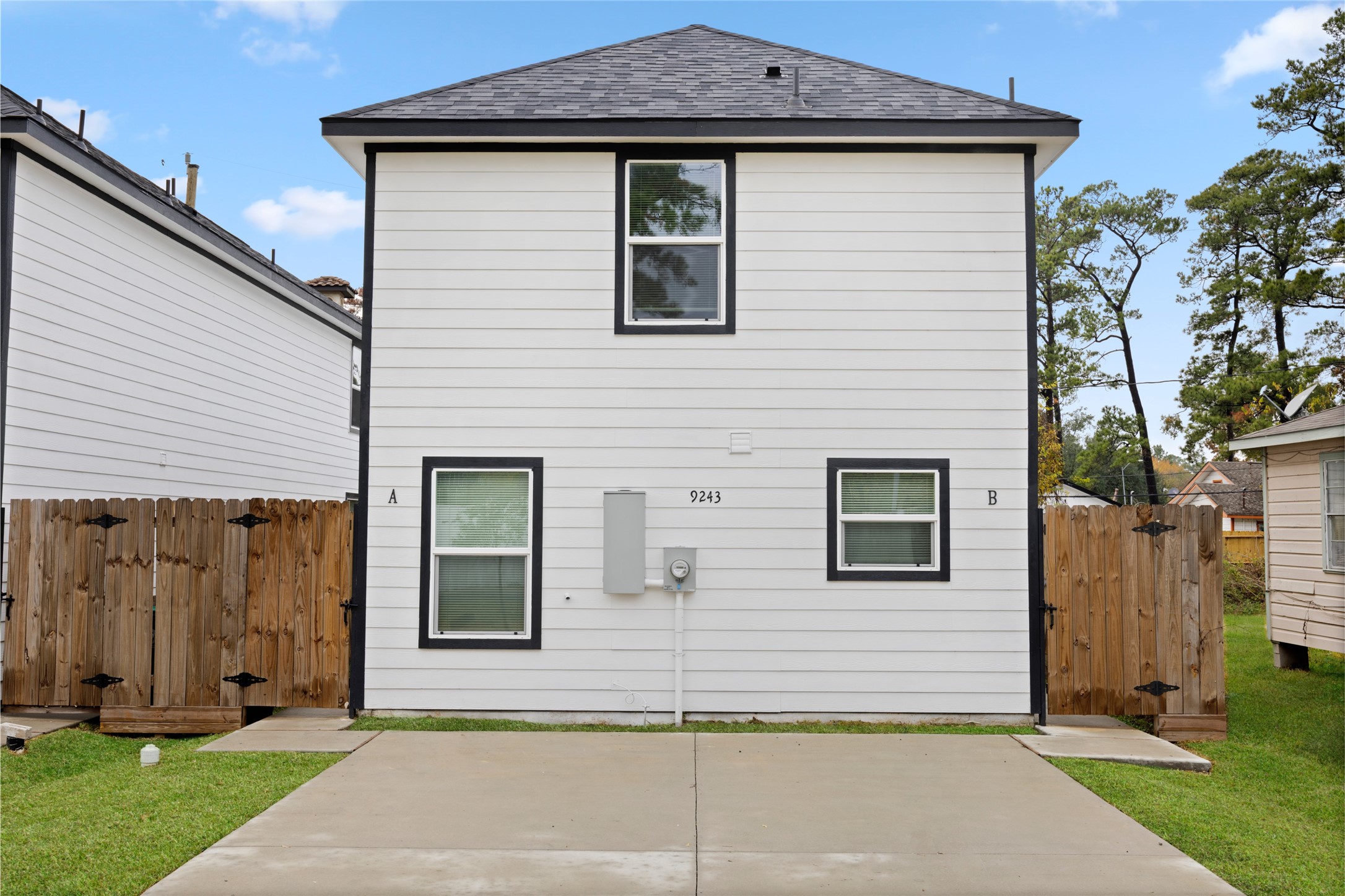 9243 Seeker Street Houston, TX 77028 - Photo 2 of 22 a front view of a house with garden