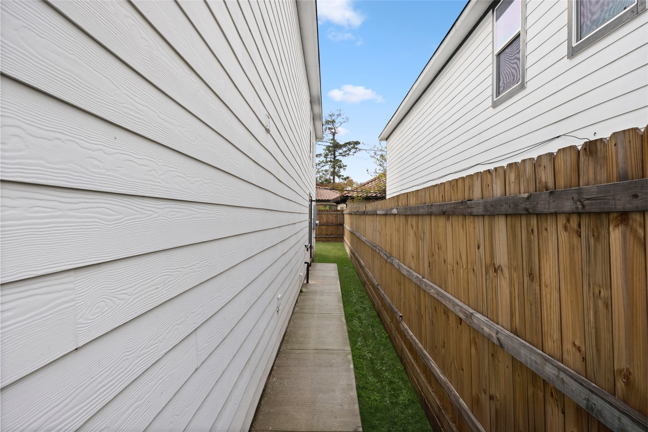 9243 Seeker Street Houston, TX 77028 - Photo 21 of 22 a view of balcony
