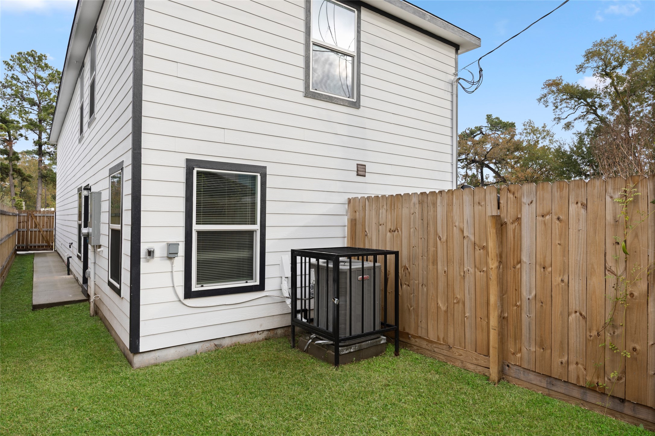 9243 Seeker Street Houston, TX 77028 - Photo 22 of 22 a view of a backyard with a garden