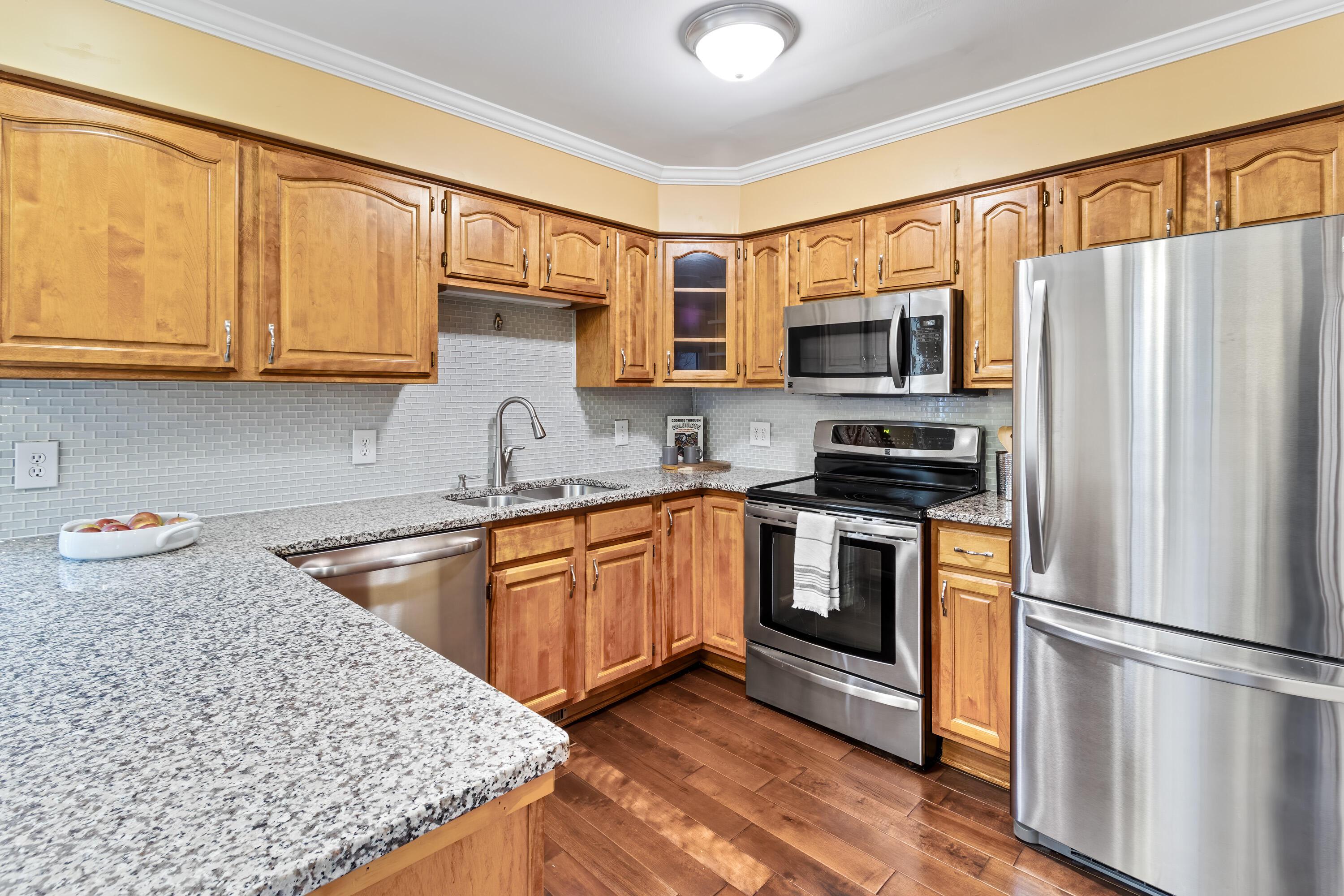 1850 Fishinger Road, Unit 4 Upper Arlington, OH 43221 - Photo 14 of 28 Kitchen