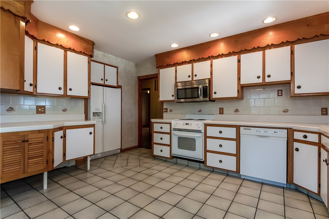 32 Point Road Portsmouth, RI 02871 - Photo 12 of 39 Gallery Image 12