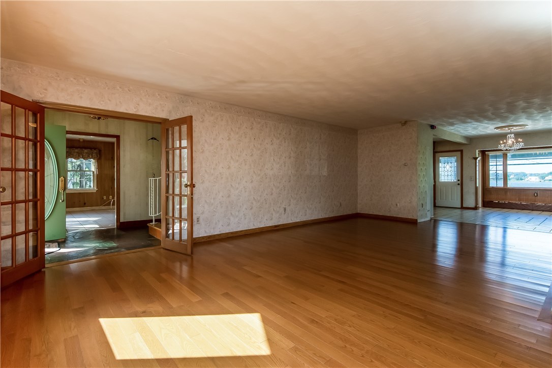 32 Point Road Portsmouth, RI 02871 - Photo 6 of 39 Gallery Image 6