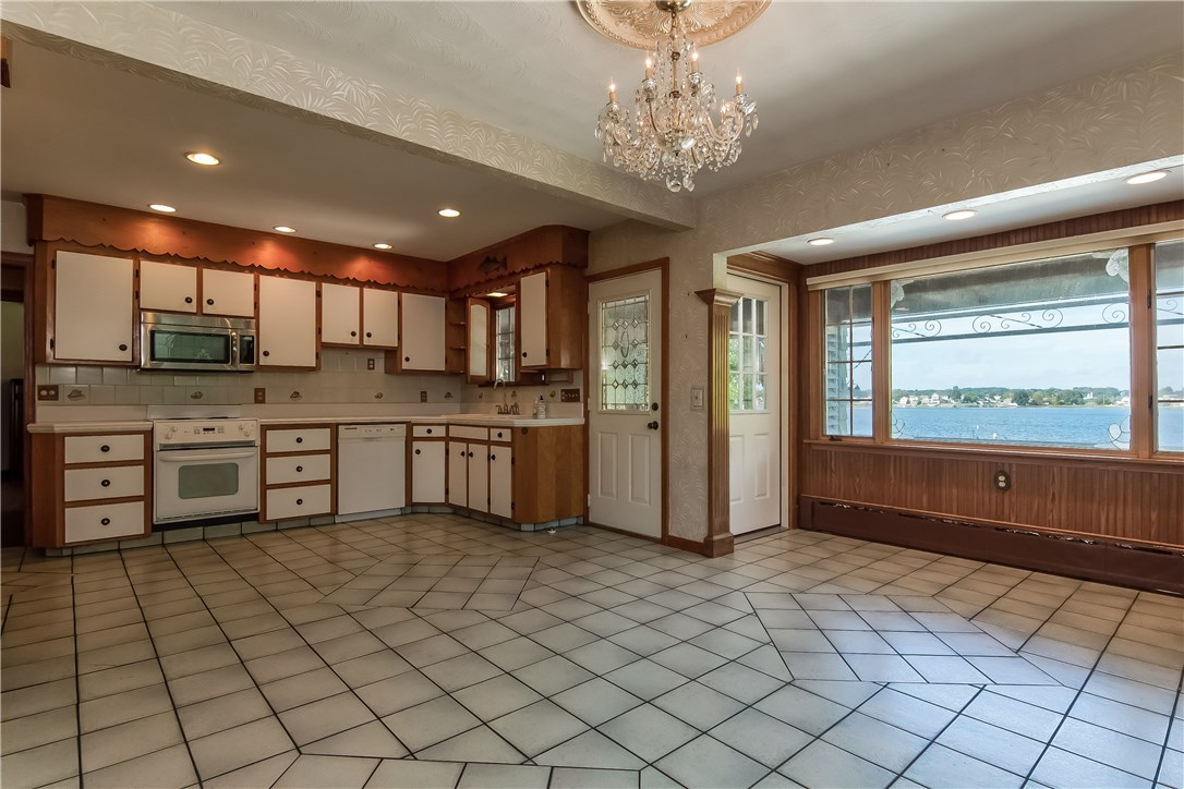 32 Point Road Portsmouth, RI 02871 - Photo 10 of 39 Gallery Image 10