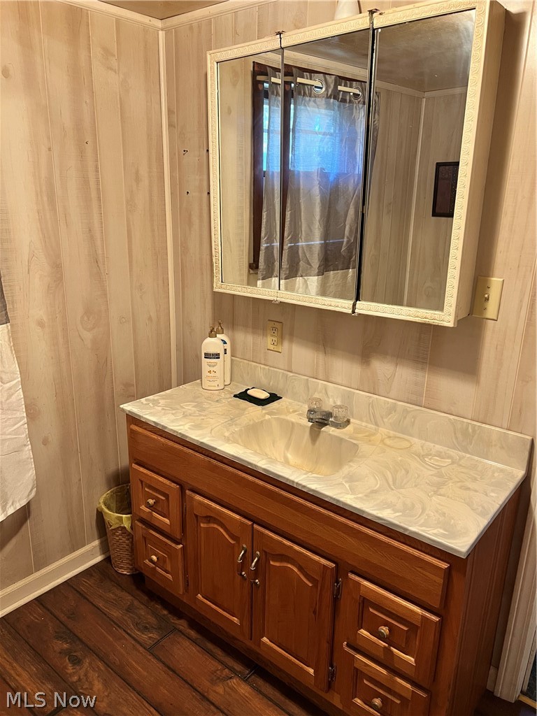 3915 Templeton Road Northwest Warren, OH 44481 - Photo 8 of 23 Main Floor Full Bath