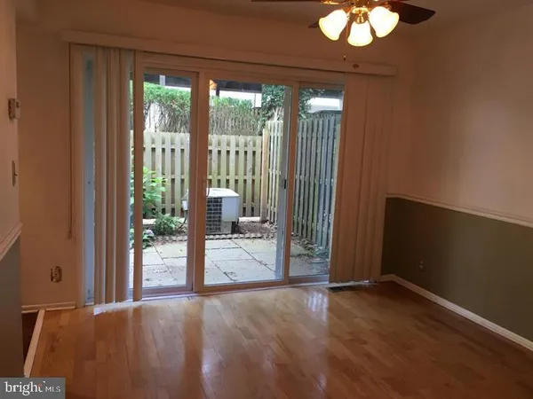 a view of empty room with floor to ceiling window
