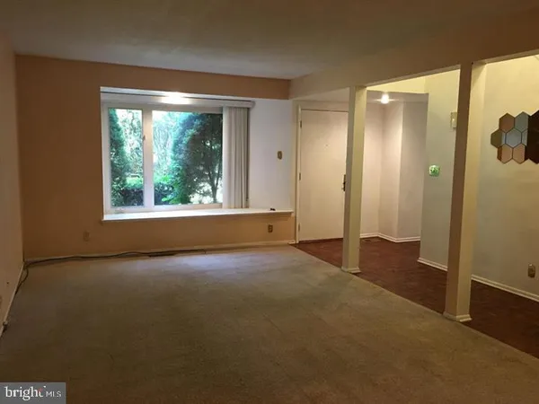 a close up view of a washer and dryer