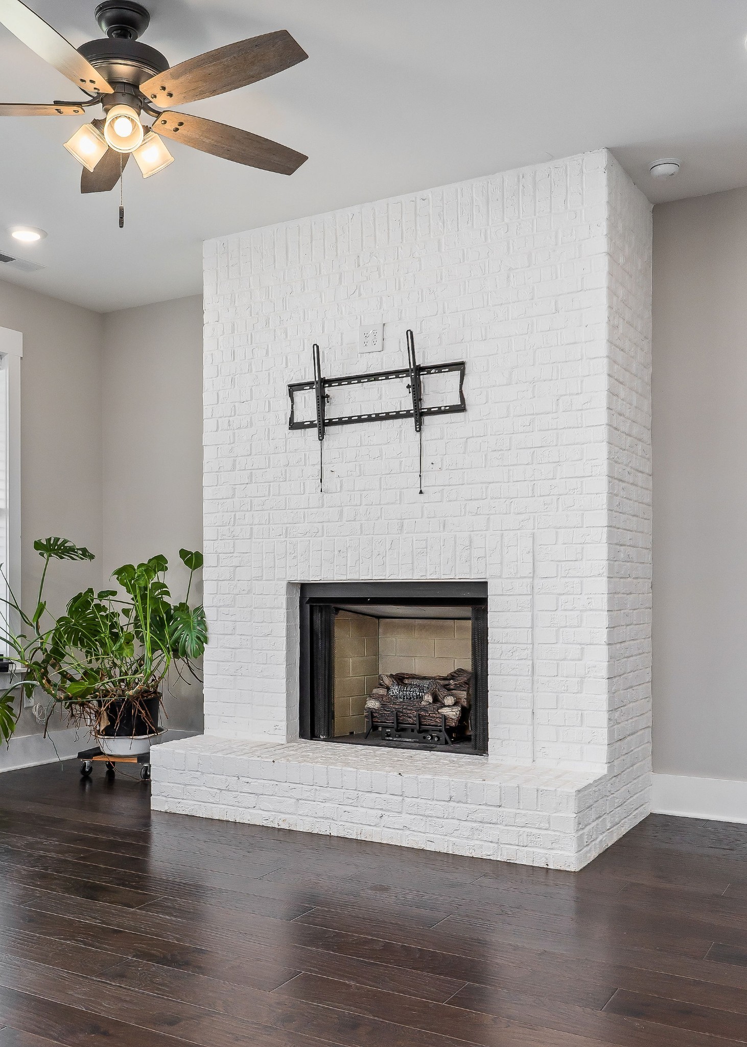 733 Jackson Avenue Carthage, TN 37030 - Photo 31 of 47 a living room with furniture and a fireplace