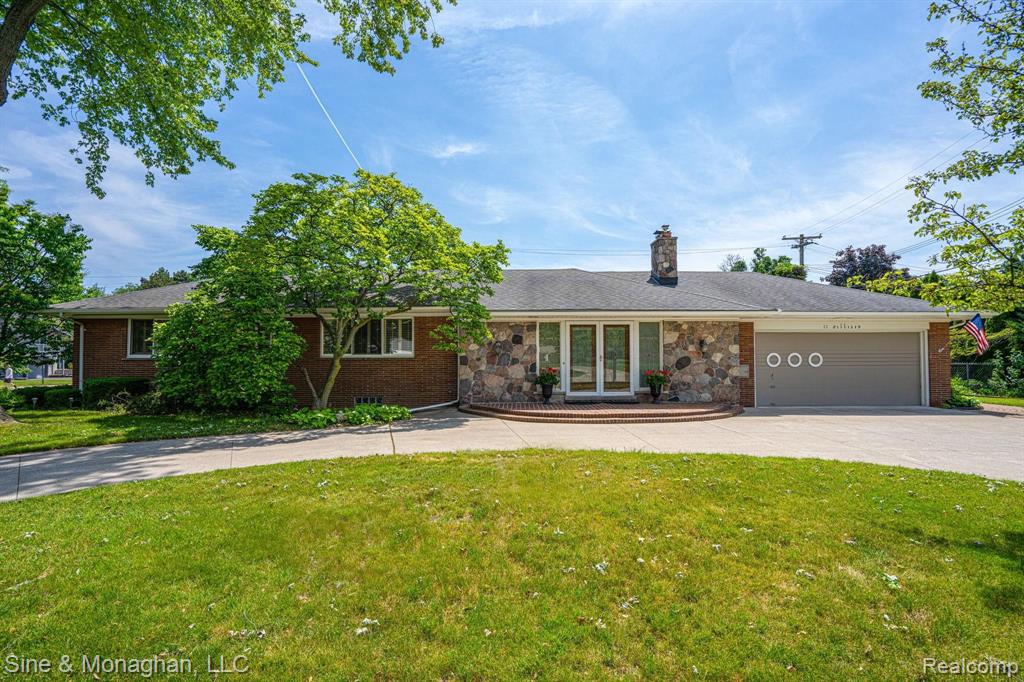 11 Willison Road Grosse Pointe Shores, MI 48236 - Photo 1 of 63