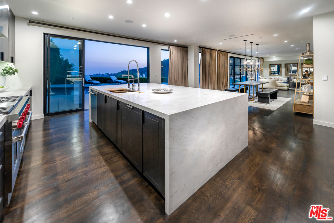 2187 Summitridge Drive Beverly Hills, CA 90210 - Photo 20 of 43