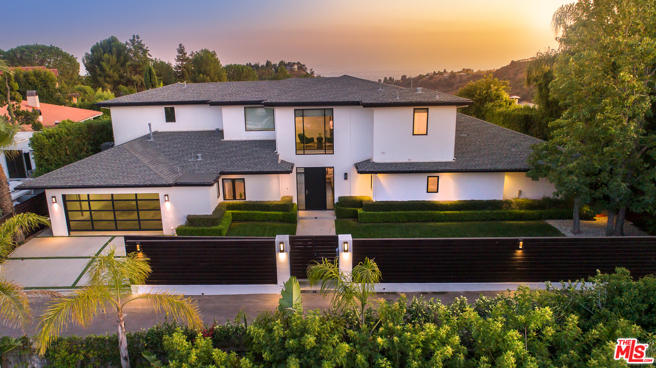 2187 Summitridge Drive Beverly Hills, CA 90210 - Photo 3 of 43