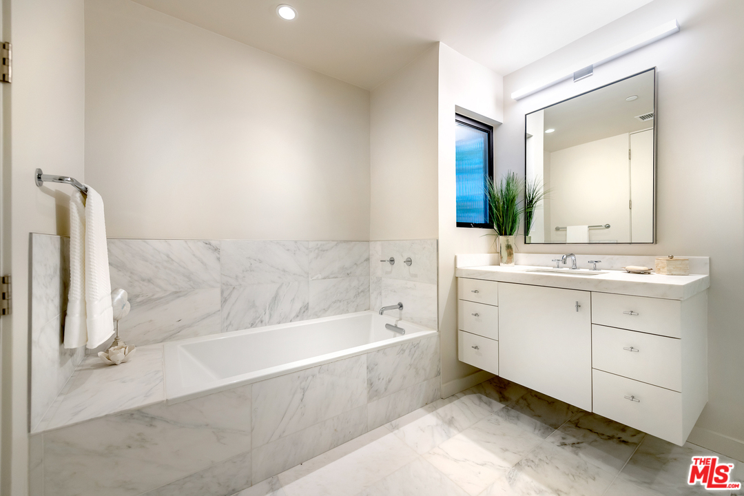 2187 Summitridge Drive Beverly Hills, CA 90210 - Photo 24 of 43