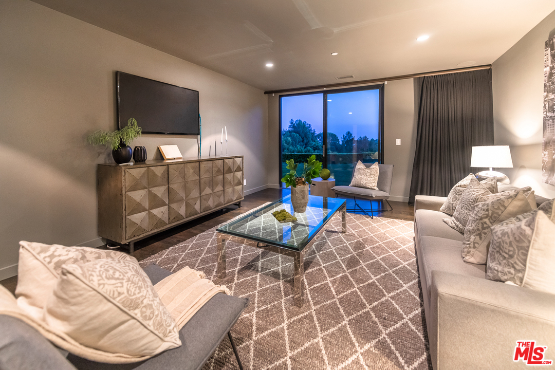 2187 Summitridge Drive Beverly Hills, CA 90210 - Photo 27 of 43