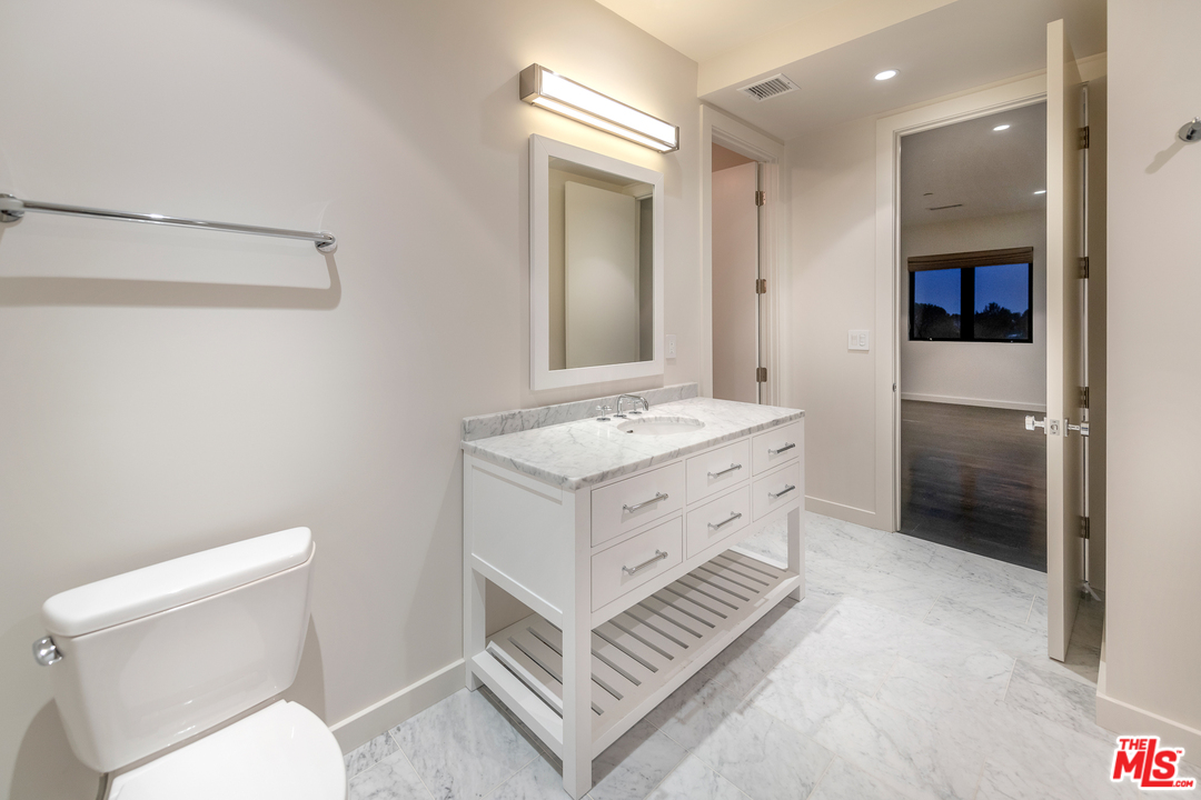 2187 Summitridge Drive Beverly Hills, CA 90210 - Photo 38 of 43